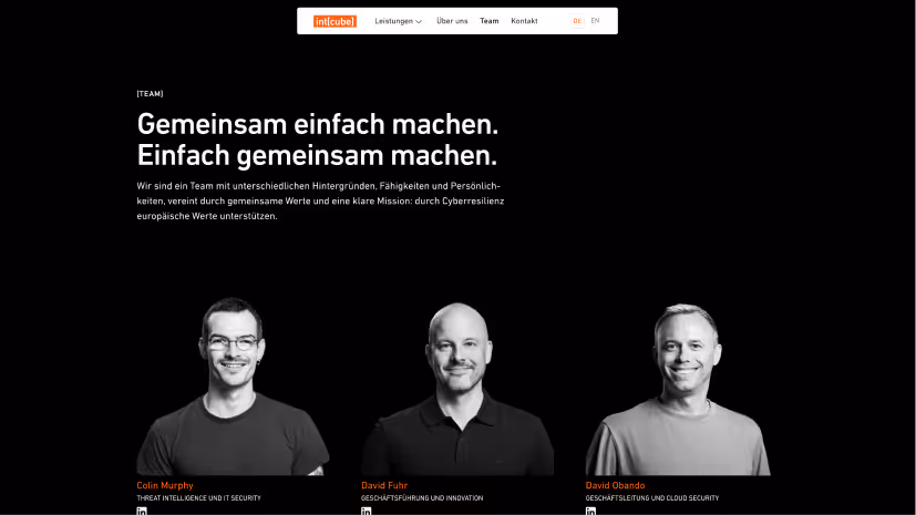 Schwarzweiß Porträts von drei lächelnden Männern mit den Namen Colin Murphy, David Fuhr und David Obando sowie ihren jeweiligen Rollen im Bereich Cybersecurity.