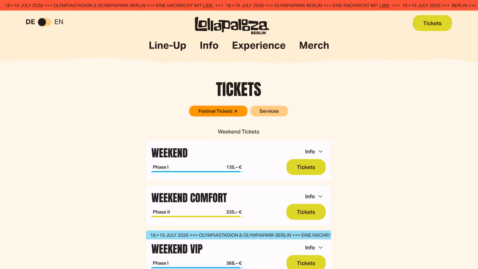 Ticketseite der Lollapalooza Berlin Website mit Übersicht verschiedener Ticketkategorien wie Weekend, Weekend Comfort und Weekend VIP inklusive Preisen, Info-Tickern und Ticket-Buttons.